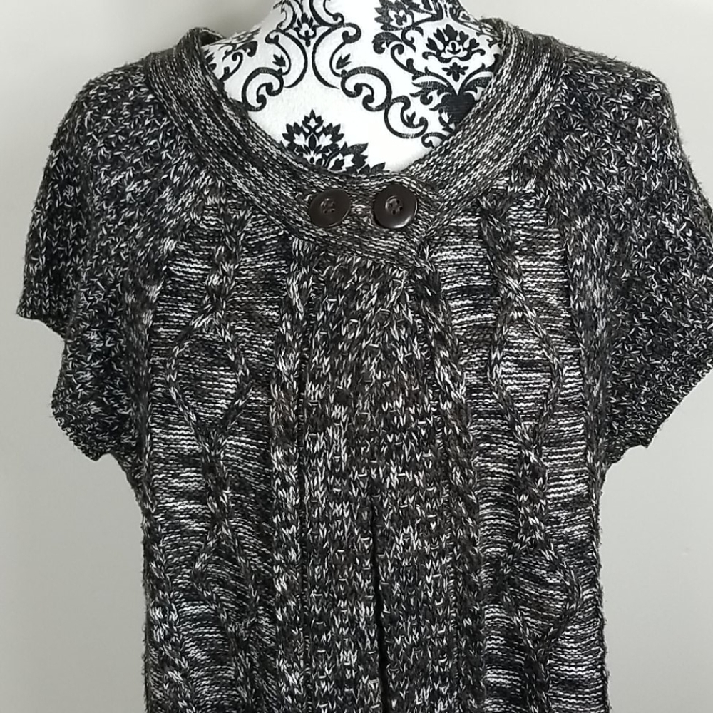 Women's Large Shortsleeved Cable Knit Cardigan - Picture 2 of 9